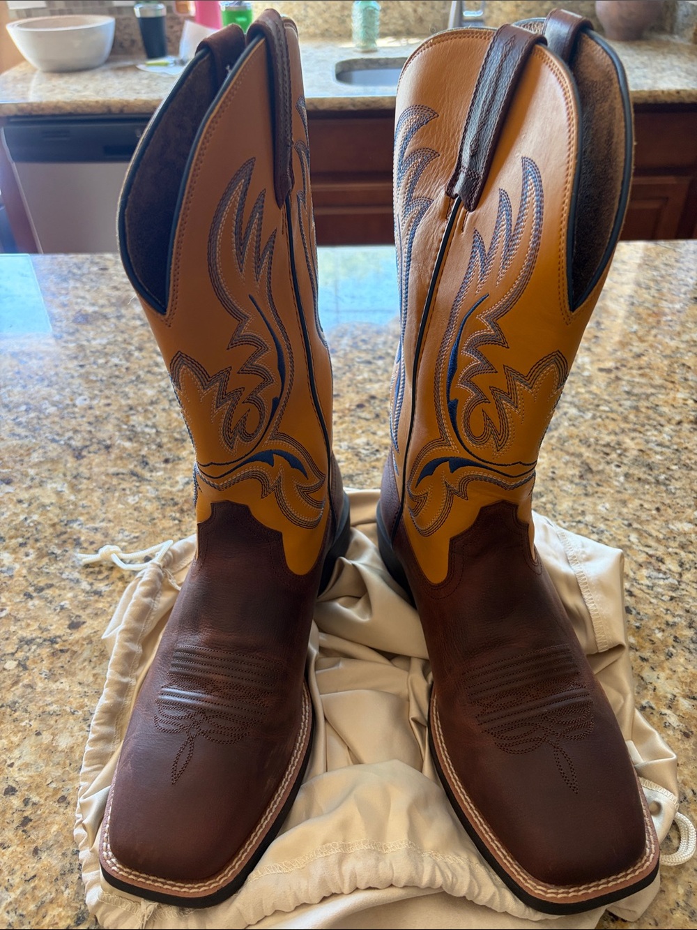Ariat-Men's Brown Cowboy Boots-10D